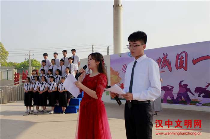 城固一中举行2020届"怒放青春 责任担当"十八岁成人礼活动