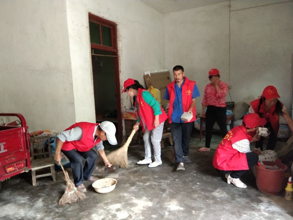 九坝村组织开展清洁家园活动