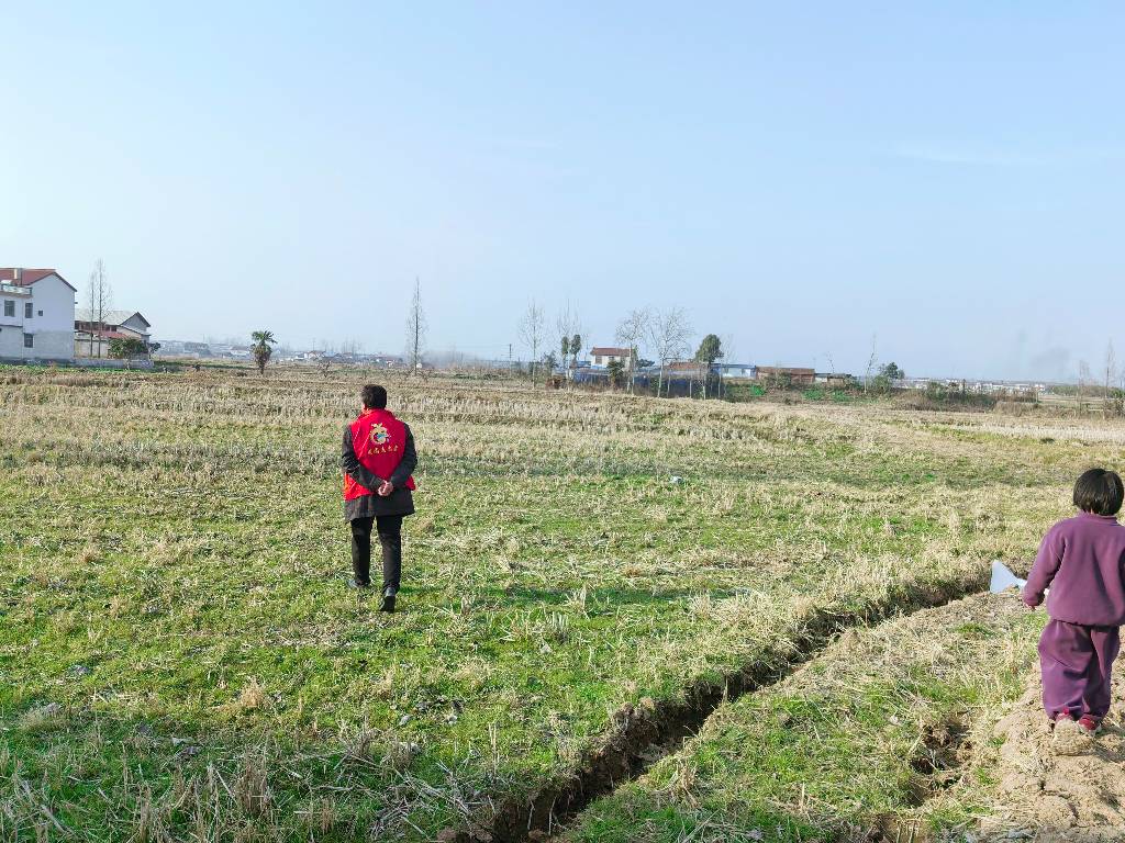 龙头镇新兴村新时代文明实践站开展“秸秆禁烧志愿活动”