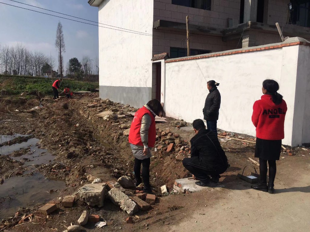 龙头镇新兴村新时代文明实践站开展“我为群众办实事”志愿活动